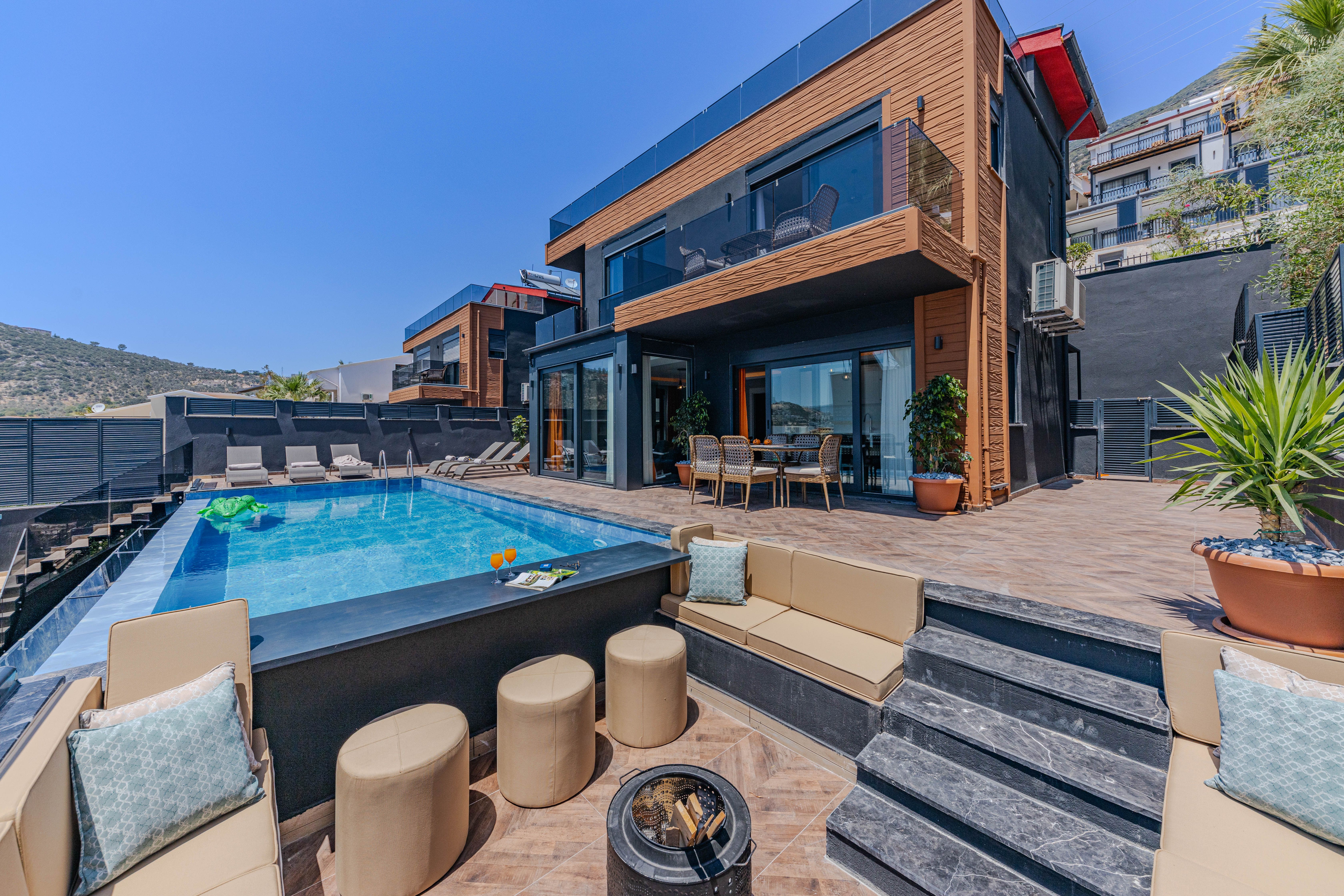 Villa contemporánea con piscina en Asunción